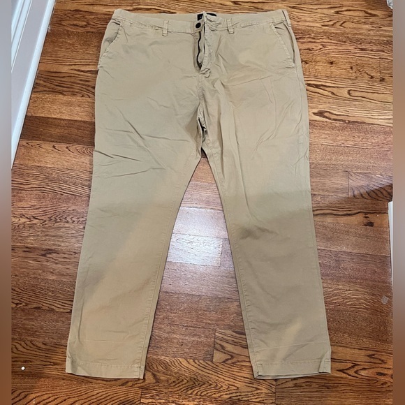Men’s American Eagle khaki pants. Original taper. Size 42X32. - Picture 1 of 4